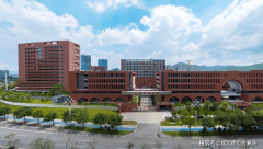 <b>实现课程系统、讲授资本、师资力量等方面的无</b>